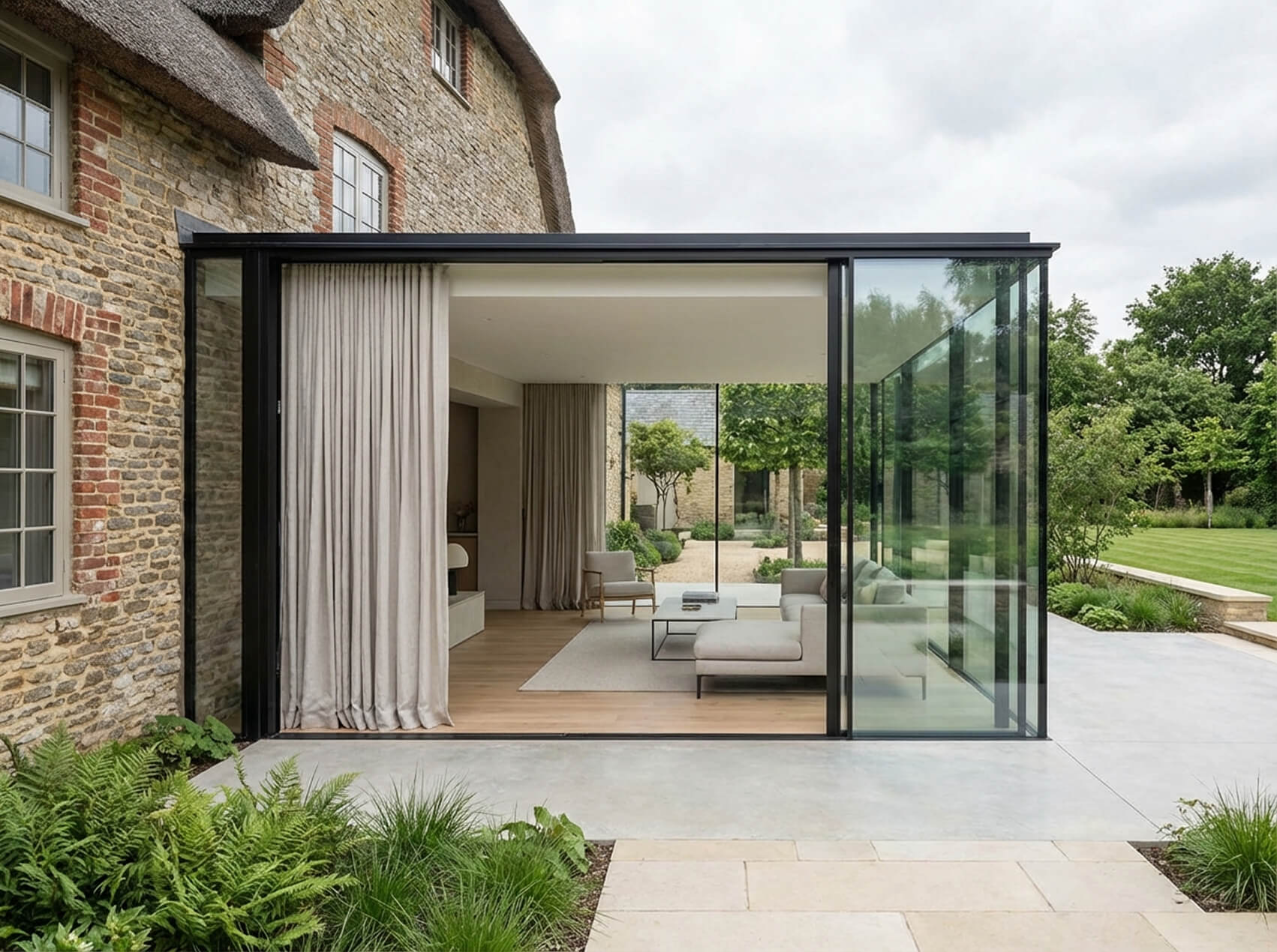 Vue depuis une extension vers le jardin